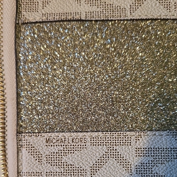 Michael Kors NWOT Gold and Cream Wallets with Signature Monogram - Picture 5 of 8